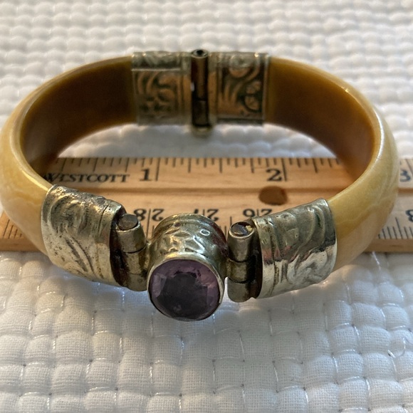 Ivory and amethyst bracelet with thrombone style clasp - Picture 2 of 8